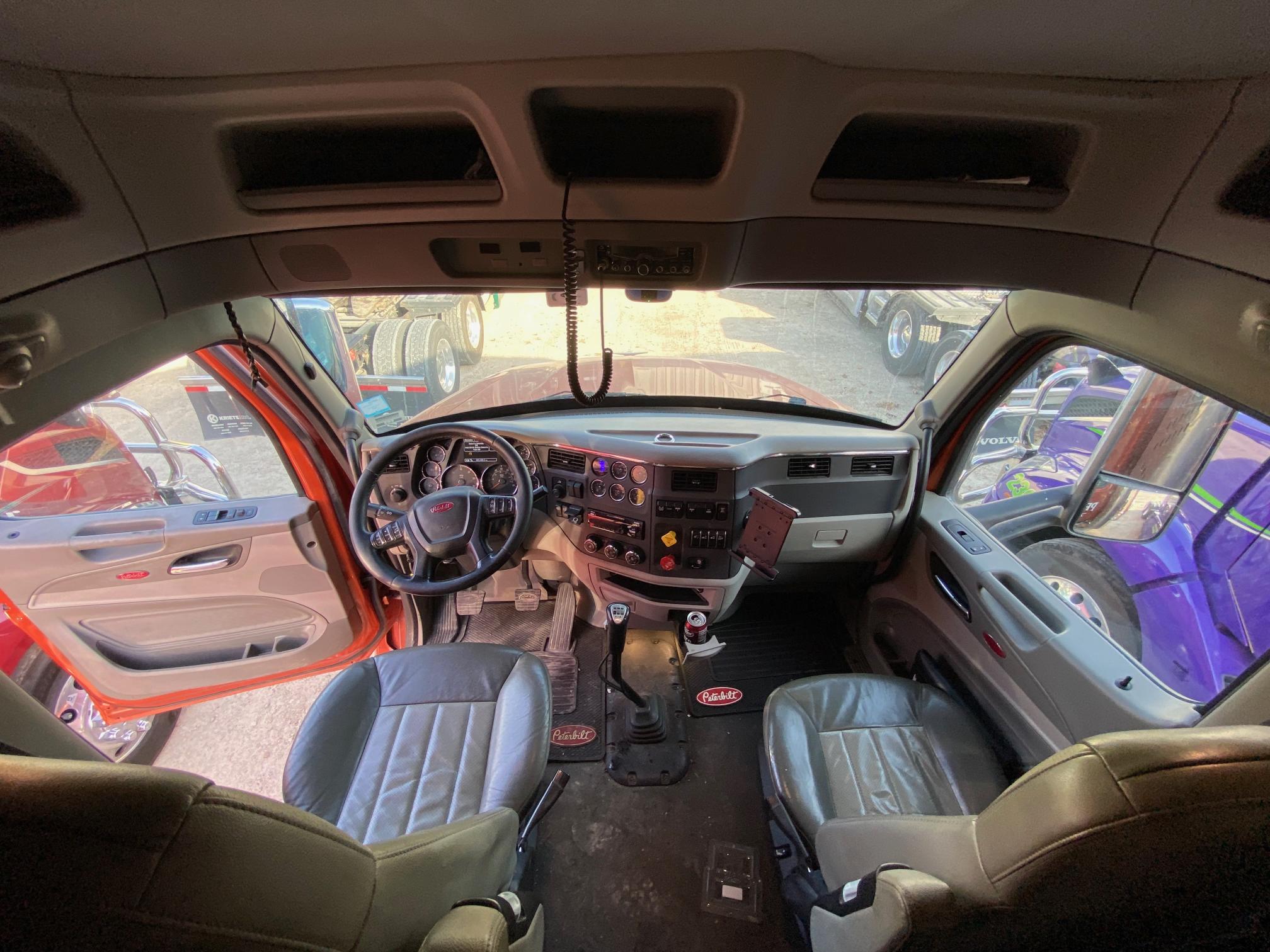 2020 PETERBILT 579 - Image 18